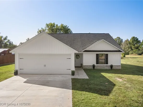 1217 W Red Hill St, Dyer, AR 72935