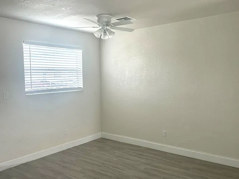 2300 Avenue S #8 — Photo 11