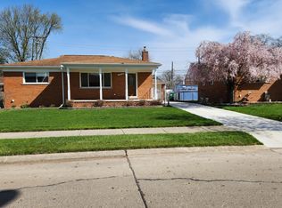 32700 Cambridge St, Garden City, MI 48135