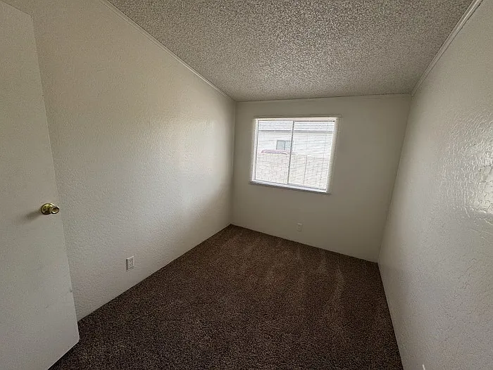 13729 W Maryland Ave — Photo 9