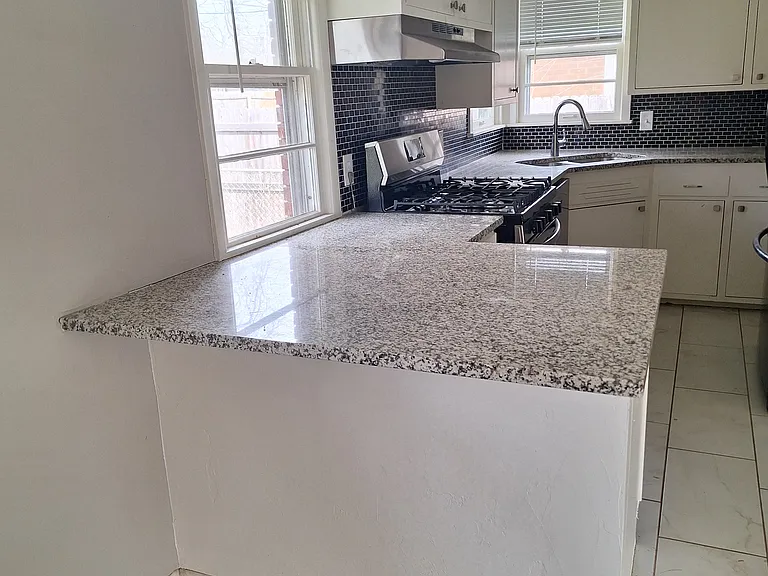 1601 N Sterling Ave — Photo 4