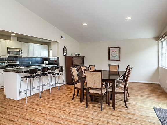 5th image of 22718 Crespi St