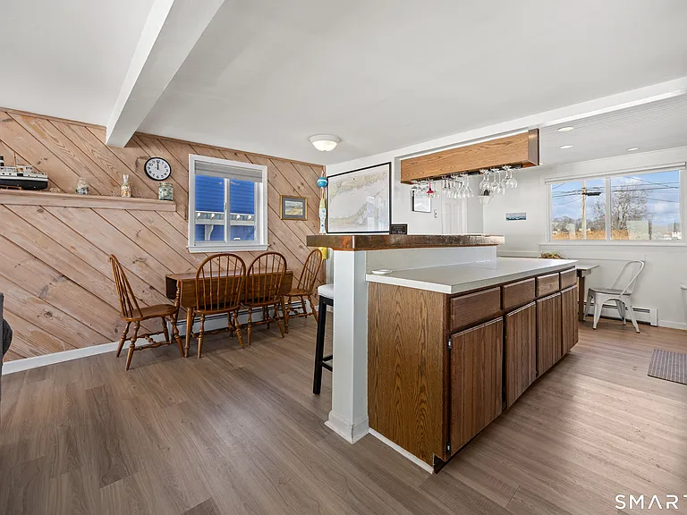 33 Beach Rd W — Photo 12