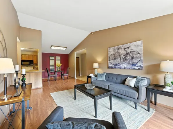 4151 Boone Ave N APT 210, New Hope, MN 55427