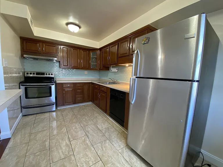 11731 Millbrook Rd — Photo 5