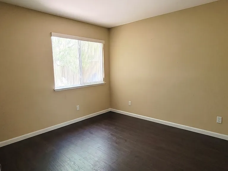948 La Palma Pl — Photo 13