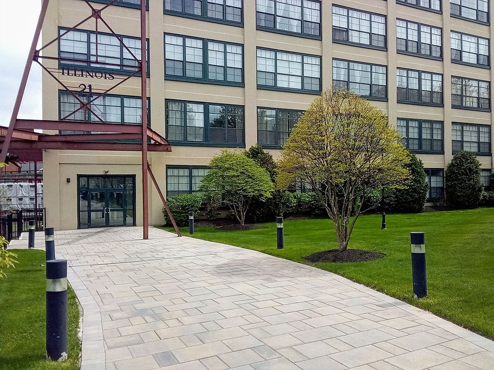 1st image of 21 Illinois St APT 202