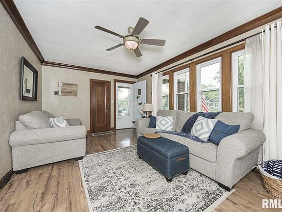 5th image of 411 W Corrington Ave