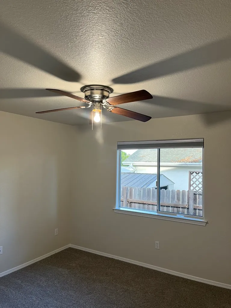 2 bed, 1000 sqft, $2,400 — Photo 3