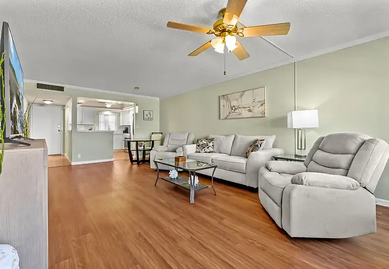 4550 Cove Cir #704 — Photo 3