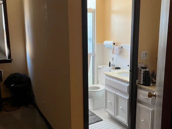 5150 Carol St APT 2, Skokie, IL 60077