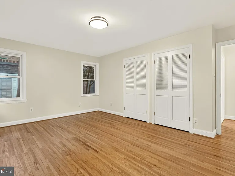 2375 N Vernon St — Photo 37