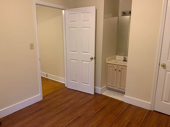 2nd Bedroom w/Vanity