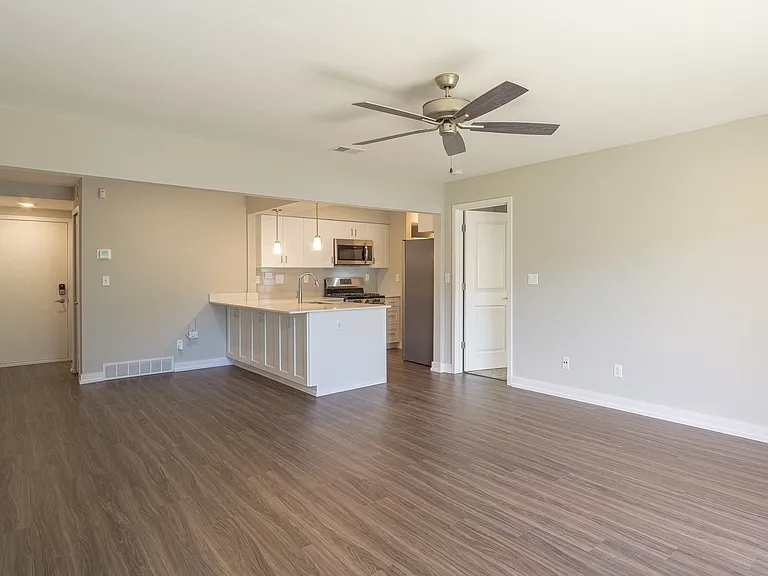 Hillside Apartments — Photo 9