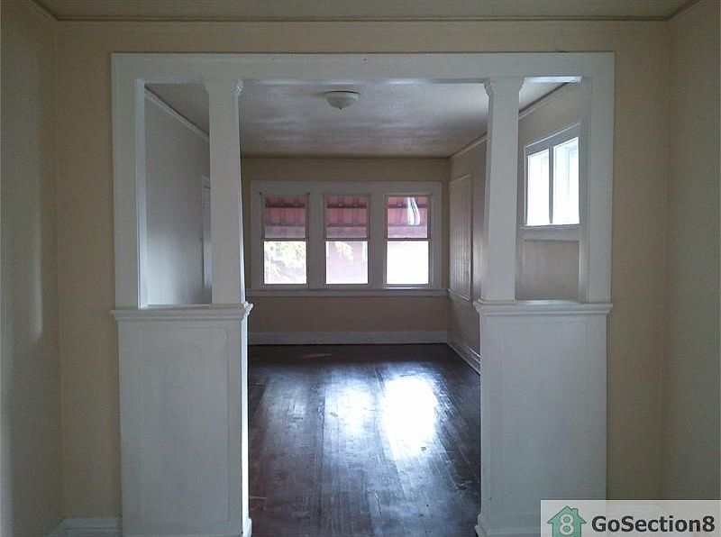 2nd image of 832 W 19th Ave