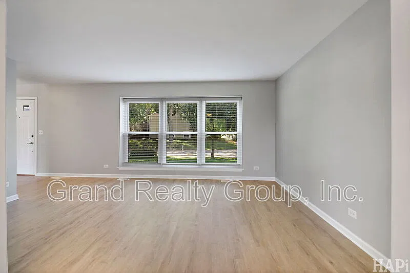 4 bed, 2.5 bath, 2986 sqft, $4,000 — Photo 3