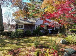 711 Black Plain Rd, North Smithfield, RI 02896