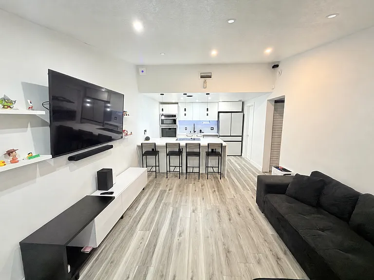 7164 Southgate Blvd — Photo 6