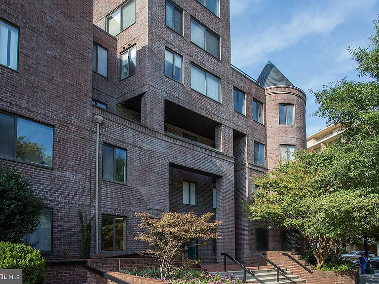 3 Washington Cir NW #803 — Photo 2