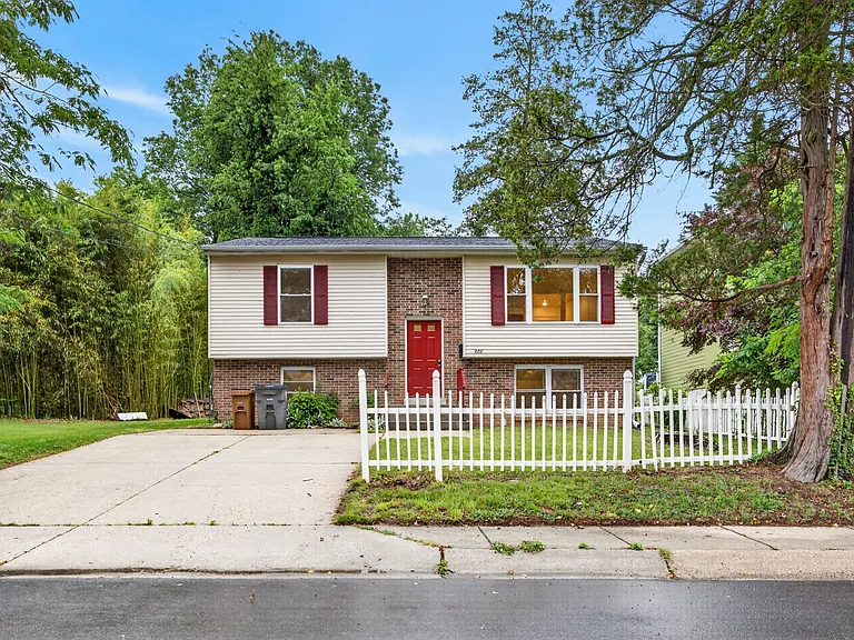 322 Howard Ave — Photo 1