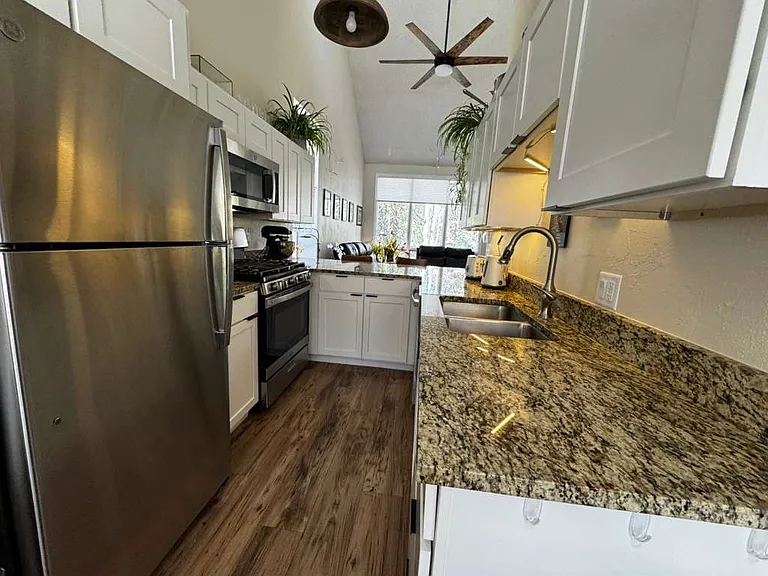 864 Spruce Ct #A — Photo 10