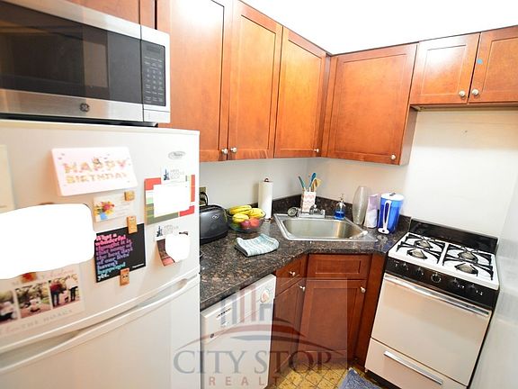 5th image of 38 W 73rd St APT 3a
