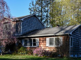 61 Scudder Pl, Northport, NY 11768