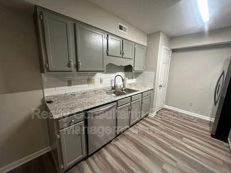 800C Folly Ct — Photo 4