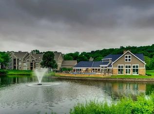 6010 Chasewood Pkwy APT 3, Minnetonka, MN 55343