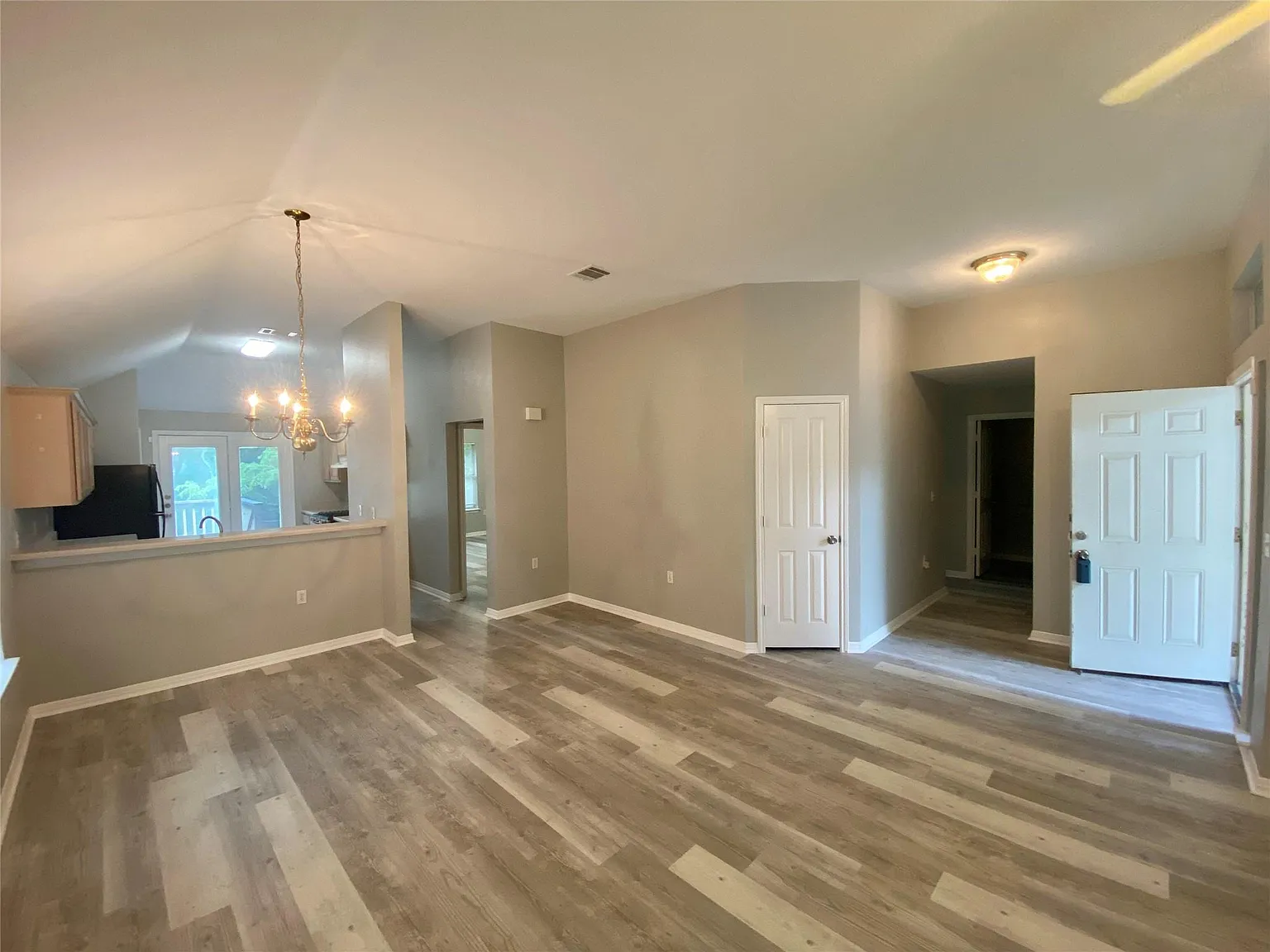 3 bed, 2.0 bath, 1446 sqft, $2,195 — Photo 4