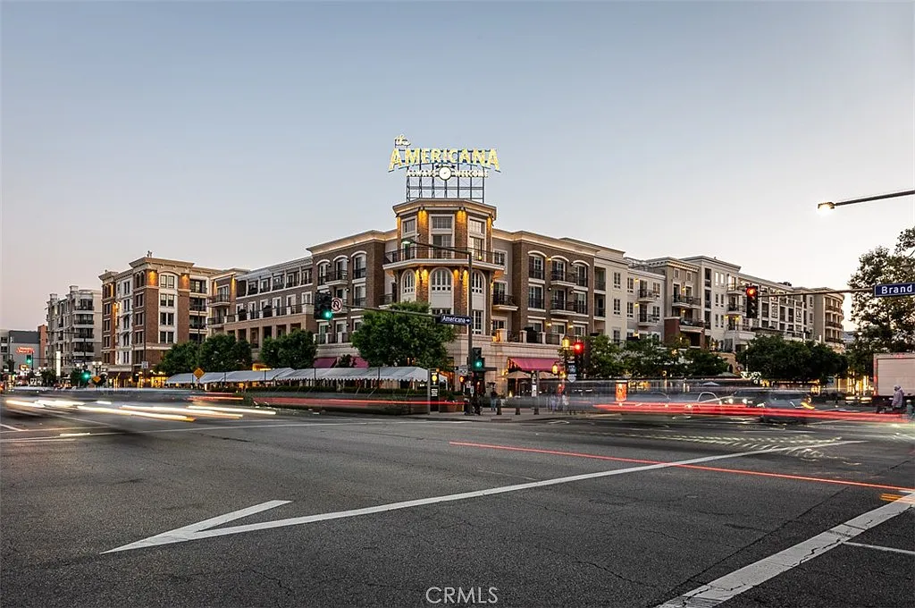 2 bed, 2.5 bath, 1529 sqft, $7,000 — Photo 2