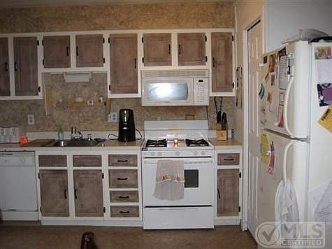 5th image of 27 Sunny Brook Cir