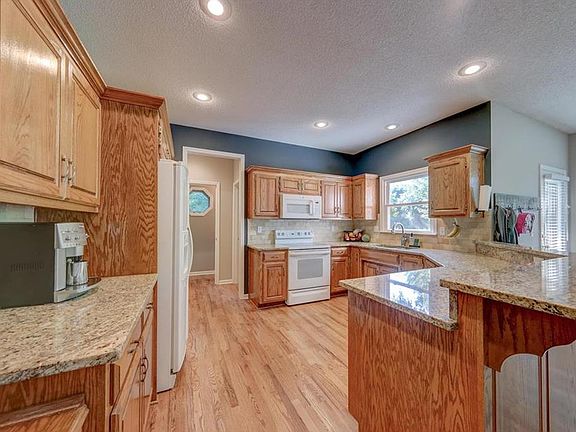 5th image of 6712 W 148th St