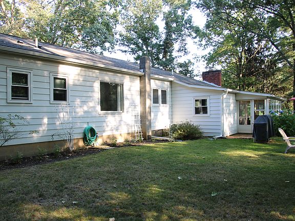 3rd image of 10 Casablanca Ct