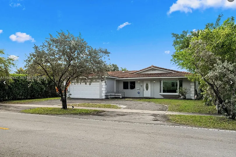 3 bed, 2.0 bath, 2097 sqft, $4,500 — Photo 2