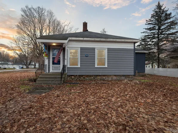 203 Baker St, Lawrence, MI 49064
