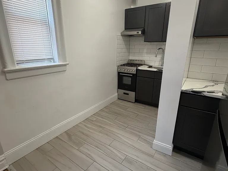 620 Pavonia Ave #D5 — Photo 2
