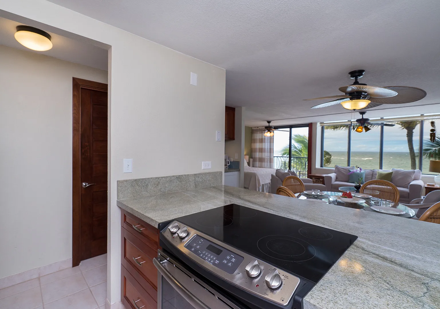 Beachfront Furnished 2/2/1-Pkg In Waialua, O'Ahu's North Shore — Photo 2