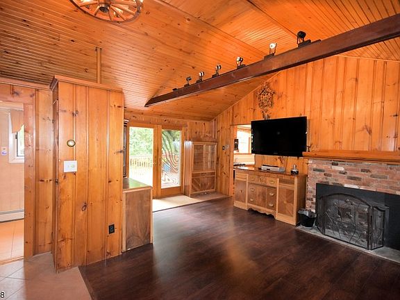 2nd image of 408 Diggles Pl