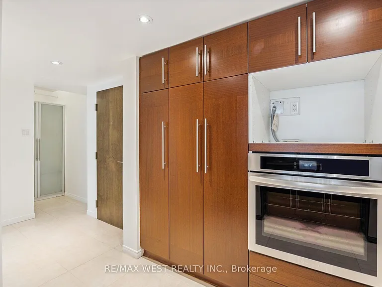 225 Davenport Rd #503 — Photo 7