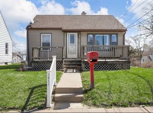 (Undisclosed Address), Cedar Rapids, IA 52404