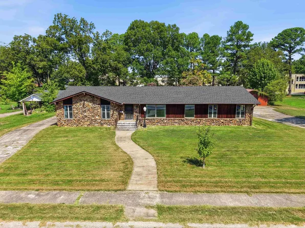 1826 Caldwell St, Conway, AR 72034