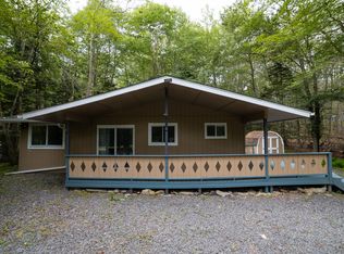 1227 Chipmunk Ln, Pocono Lake, PA 18347