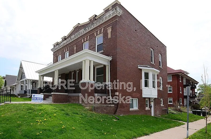 2 bed, 1.0 bath, 750 sqft, $1,095 — Photo 1