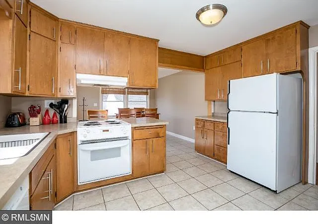 2948 Zarthan Ave S — Photo 6