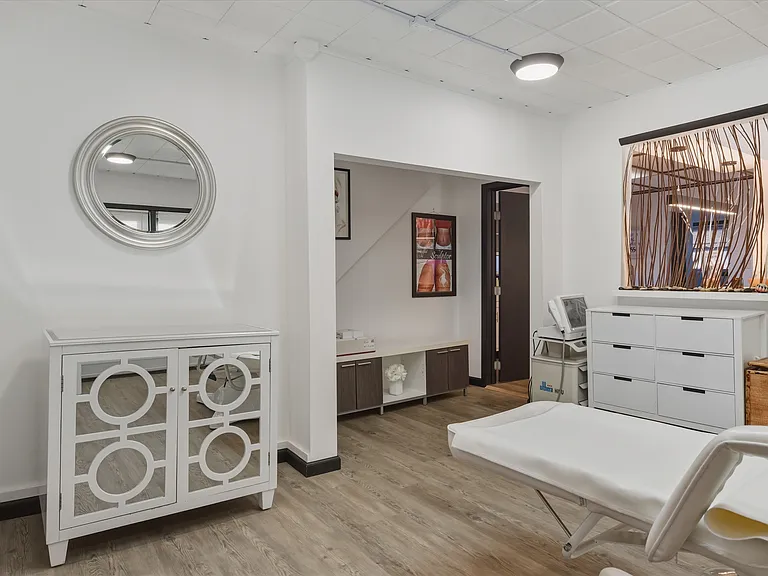 460 Maple Ave #1 — Photo 4