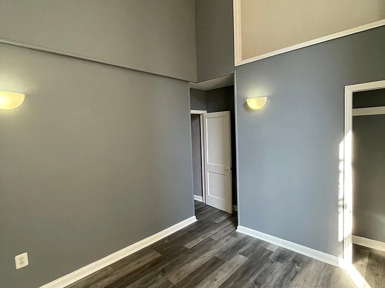 13 foot ceilings and 2 big closets