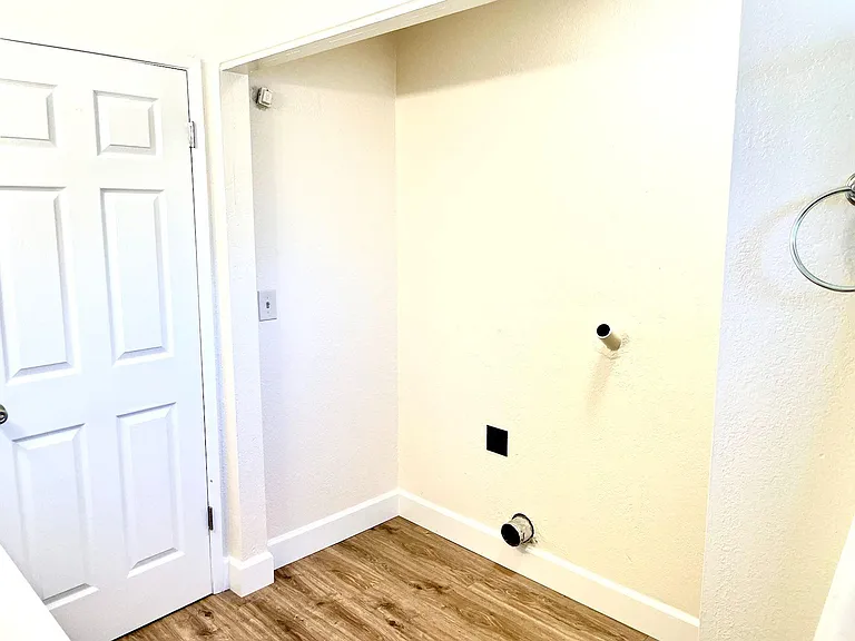 6366 Porterfield Ct — Photo 14