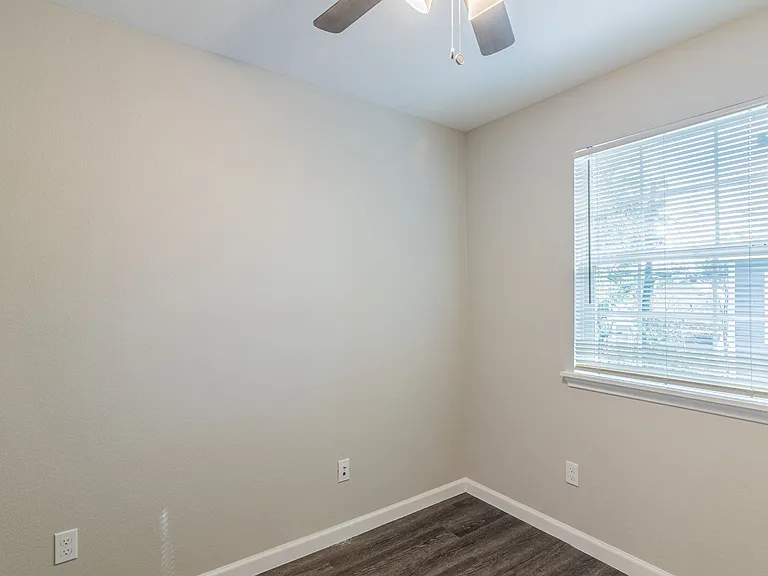 3102 Wentworth St #3 — Photo 13