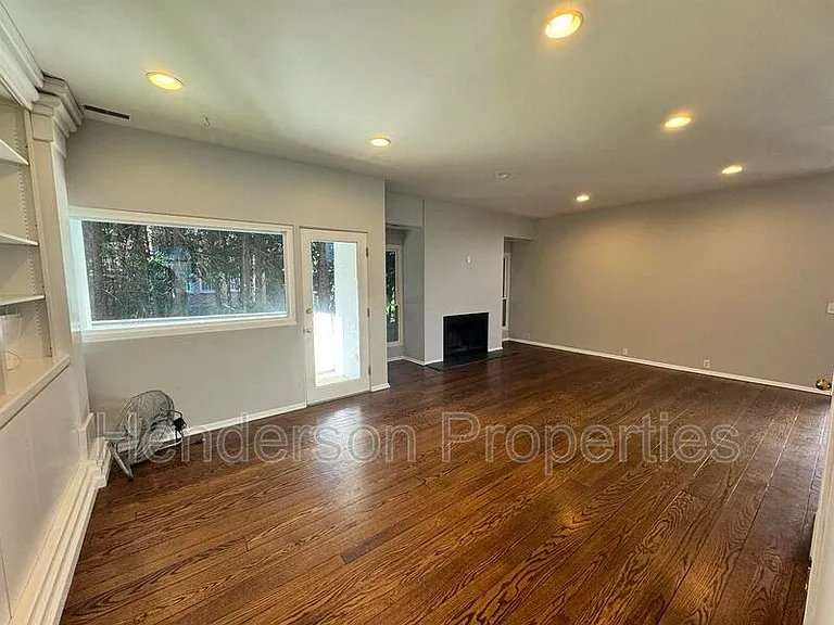 501 Fenton Pl #K — Photo 2